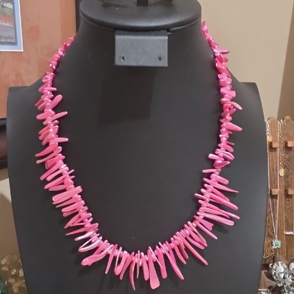 Pink and Cream Shell Layered Necklace Set for Women - Picture 4 of 6
